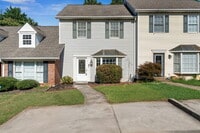 Building Photo - Beautifully Renovated Townhome (2BR/2.5BA)...