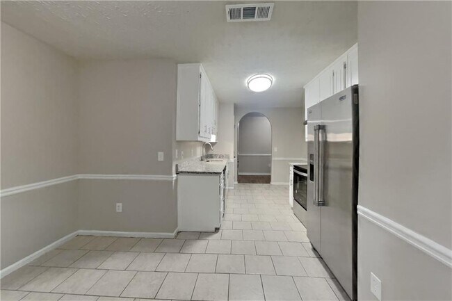 Building Photo - 3013 Rockview Dr