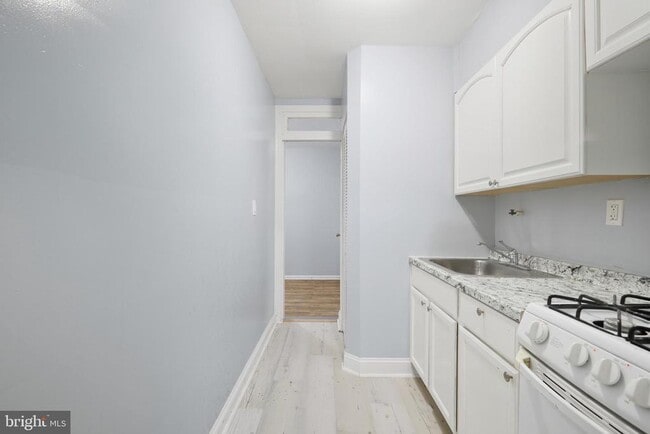 Building Photo - 3919 R St SE