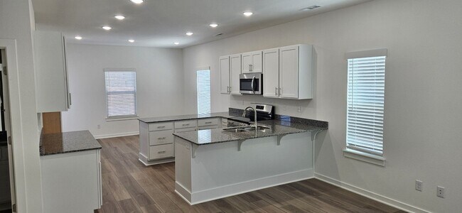 Building Photo - 1378 W Mt Comfort Rd