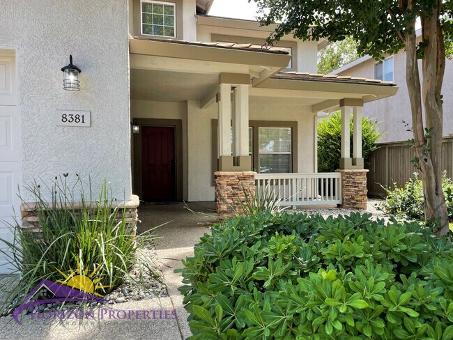 Building Photo - Spacious 5 Bed 3 Bath 2,136 Sq. Ft. Sheldo...