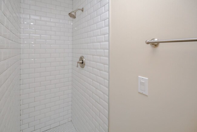 Building Photo - 415 W Armitage Ave
