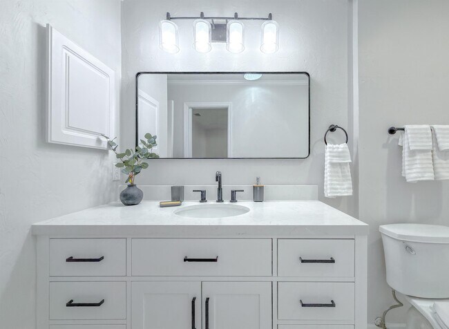 Building Photo - 703 3rd St NE