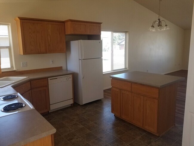 Building Photo - 16457 Cassidy Dr