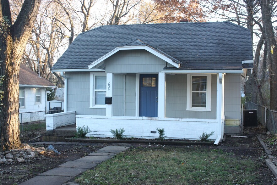 Front - 209 E 80 Terrace