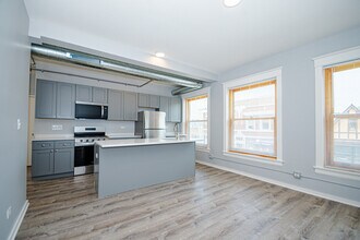 Building Photo - 141 S Oak Park Ave