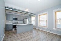 Building Photo - 141 S Oak Park Ave