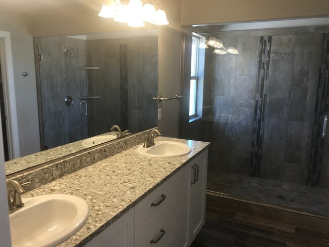 Building Photo - Townhouse In Santa Clara, Close To New Med...