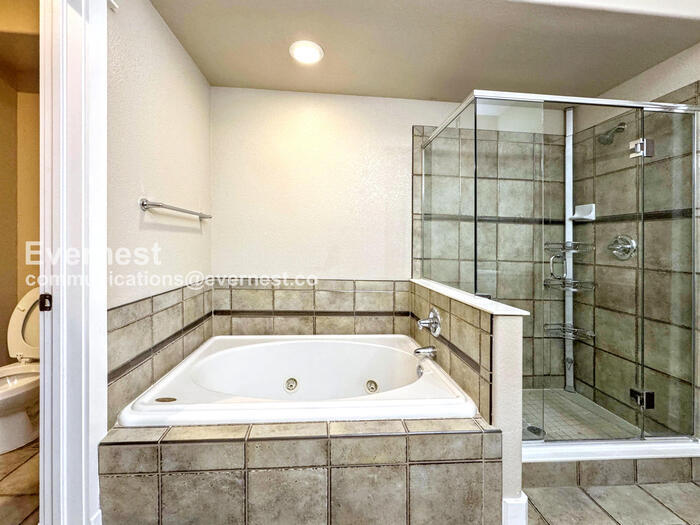 Building Photo - 1080 E 13th Ave