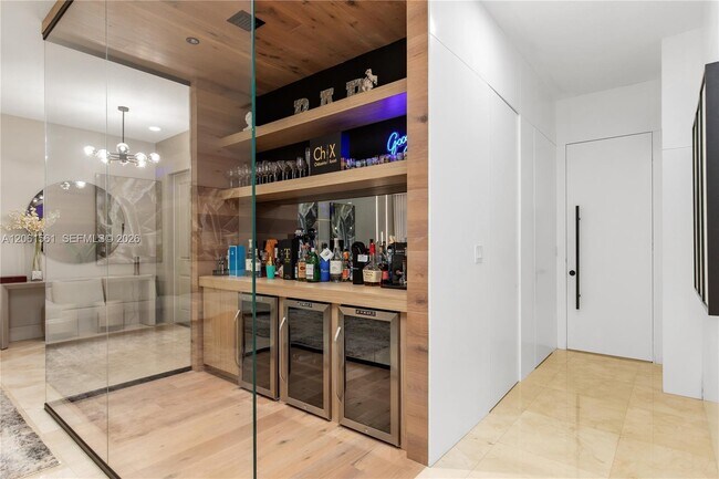 Building Photo - 9529 Eden Roc Ct