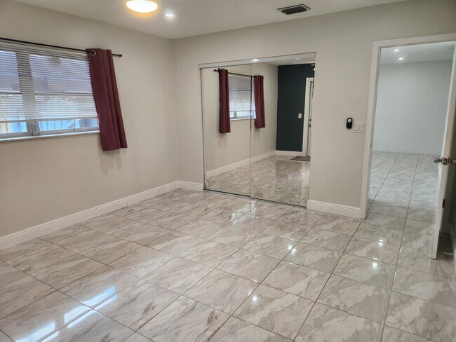 Building Photo - 452 Martin Ave