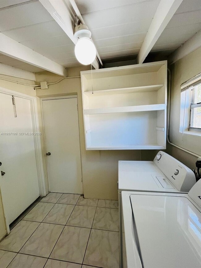 Building Photo - 5654 NE 5th Ave