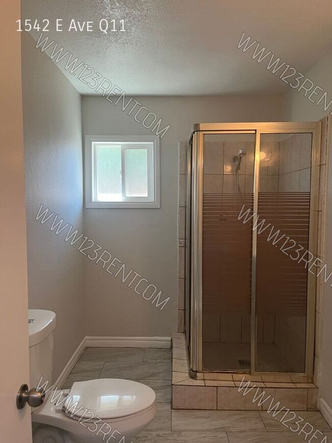 Building Photo - 1542 E Ave Q11