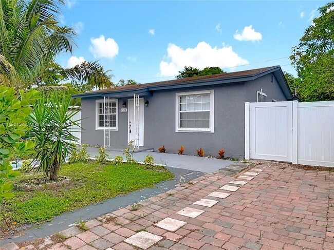 Building Photo - 1378 SW 26th Ave