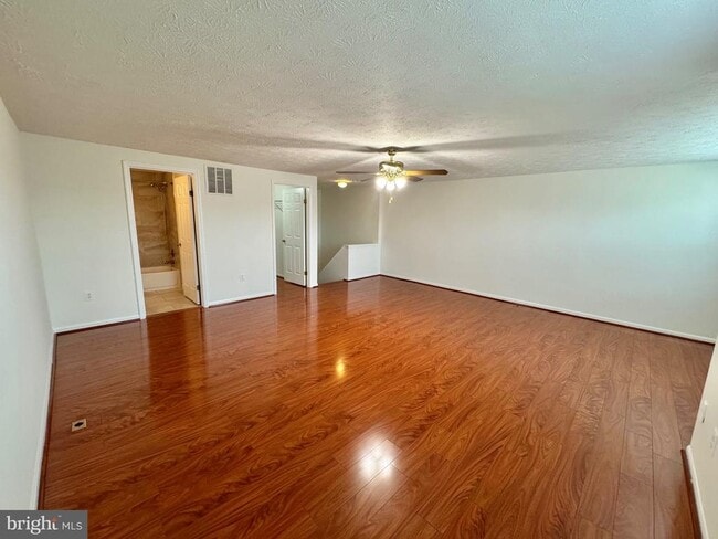 Building Photo - 403 Palmtree Dr
