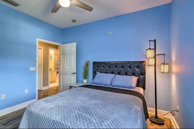 Building Photo - 2181 Poinciana Dr