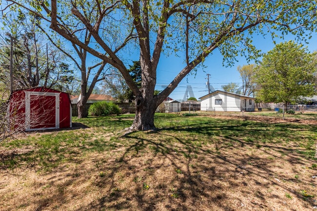 Building Photo - 1707 S Mission Rd