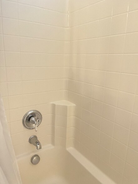 Building Photo - 8418 Lourenco Ln