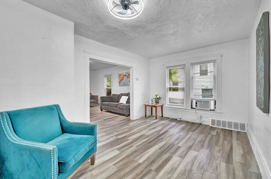 Building Photo - 427 E 156th St