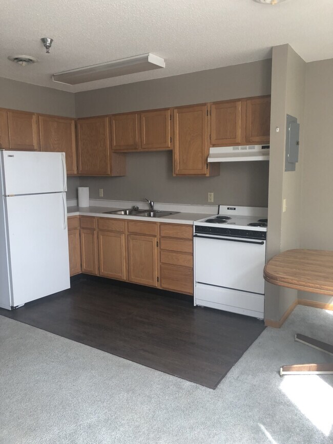 Building Photo - Navin Apartments
