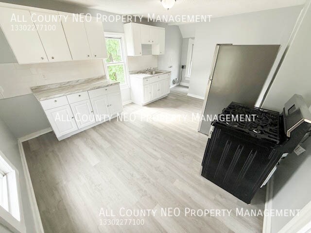 Building Photo - 2056 W 95th St