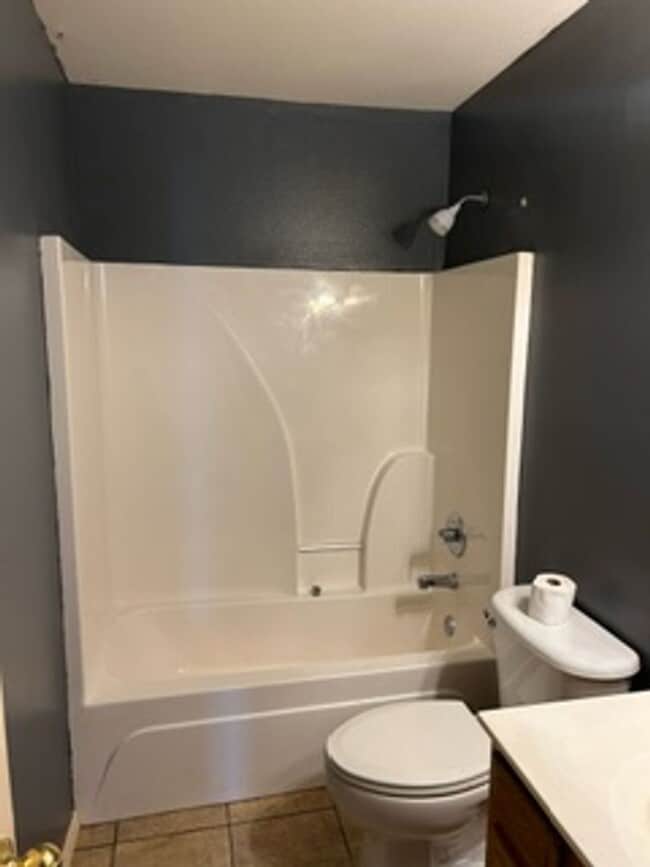 Building Photo - 4 bedroom 2 bath home available in Bentonville!