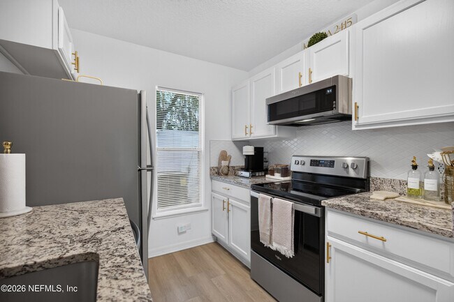 Building Photo - 7038 St Ives Ct