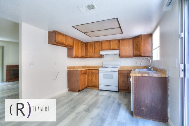 Building Photo - A Spacious Condo with a Quiet Community