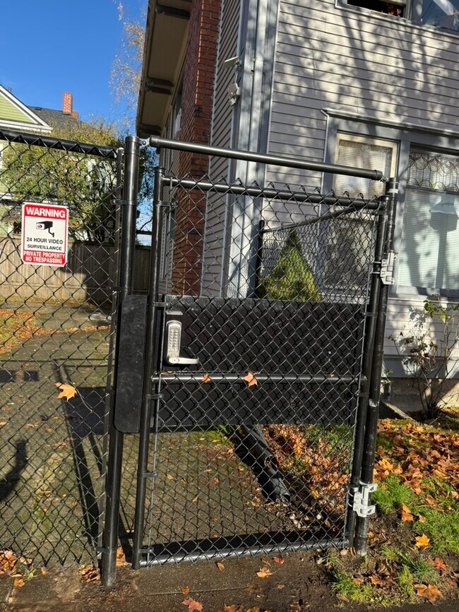 Building Photo - Stephens Properties 1325