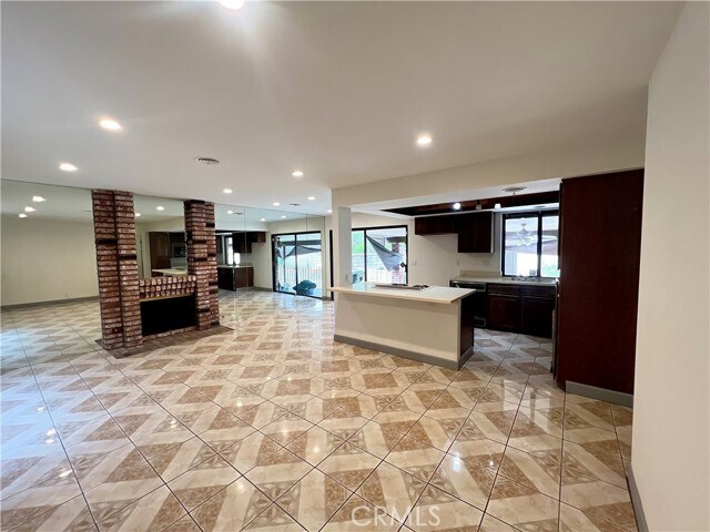 Building Photo - 503 N California Ave