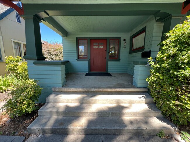 Building Photo - Charming 1910 Craftsman Home – 3BR/2BA + B...