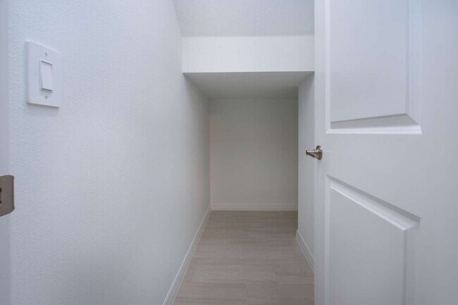 Building Photo - Lakeside Luxury in Parrish - 5 Bedroom BRA...