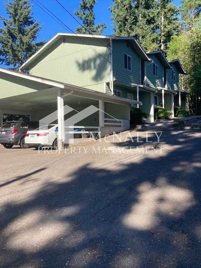 Building Photo - 2 Bedroom, 1.5 Bathroom Townhouse in Port ...