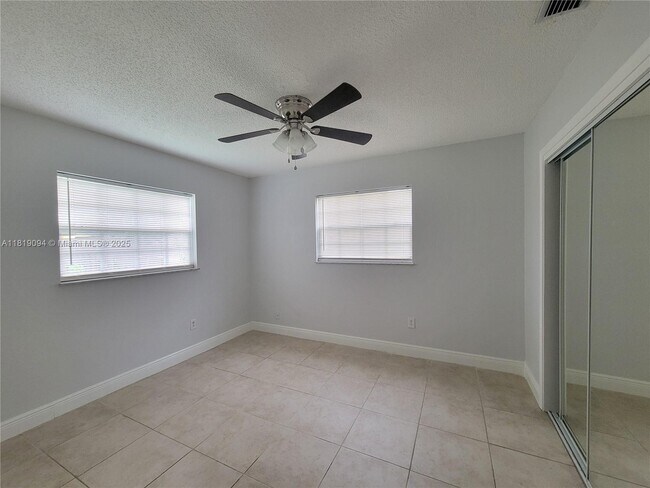 Building Photo - 1814 Oakmount Dr