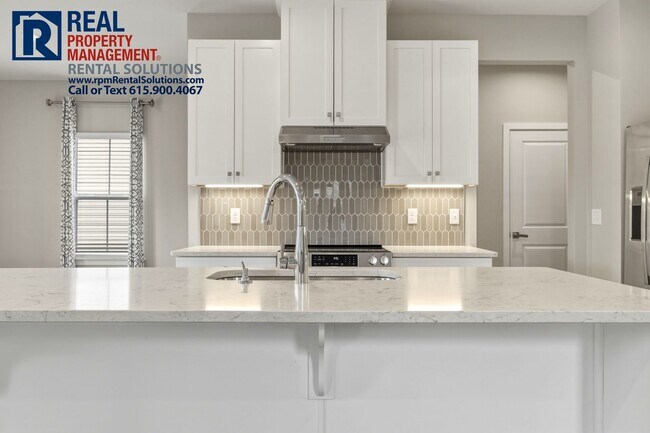 Building Photo - Great 4 bd 2.5 ba with attached garage and large deck!