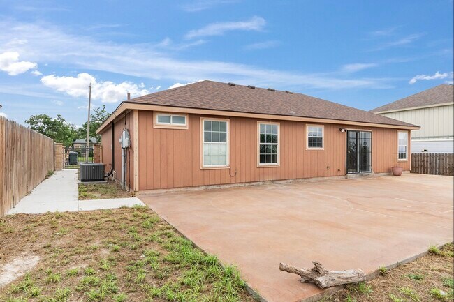 Building Photo - 271 Vista Hermosa