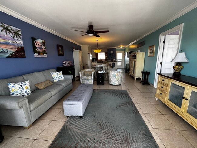 Building Photo - Oceanfront Condo!