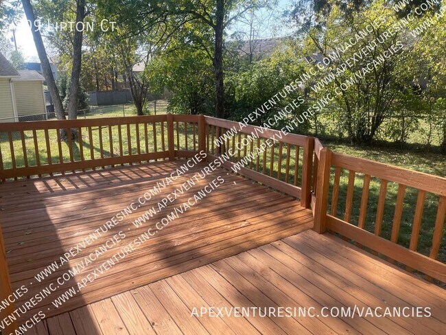 Building Photo - 709 Lipton Ct