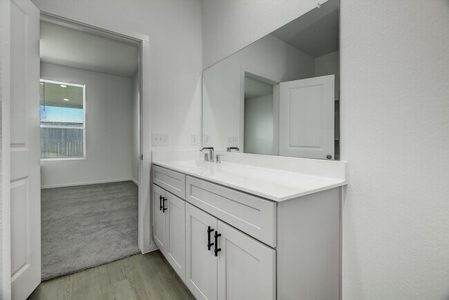 Building Photo - 519 Louis Ln