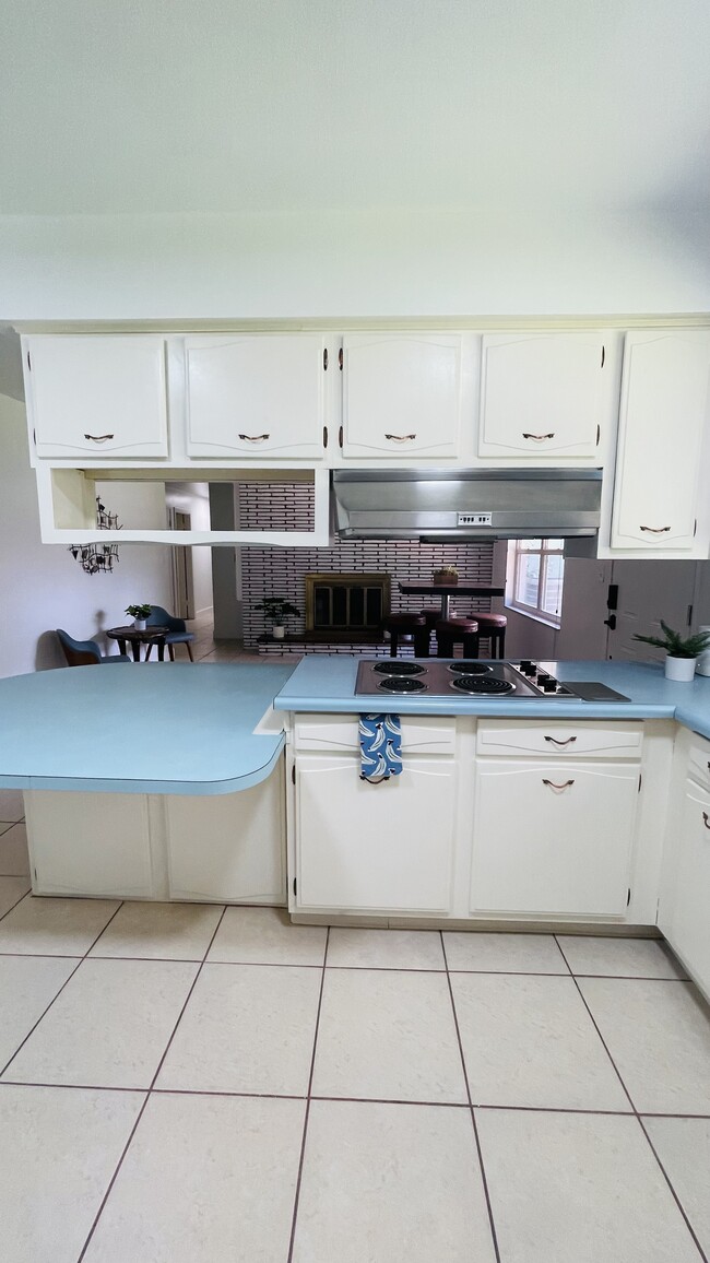 Kitchen - 2155 Alafaya Trail