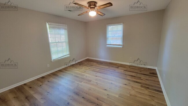 Building Photo - 1218 Byron Ave SW