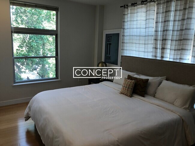 Building Photo - 601 Albany St