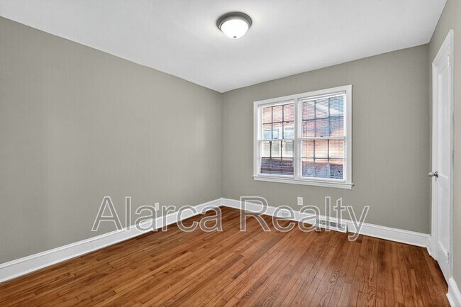 Building Photo - 1137 Skyview Rd