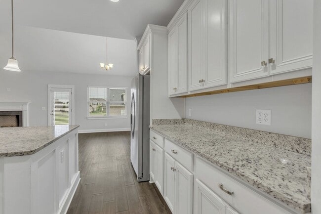 Building Photo - 4BR/3.5BA All-Brick Home Near Top Williams...