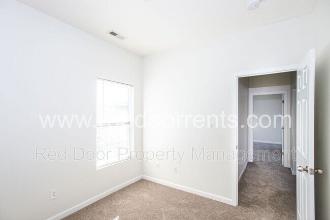 Building Photo - 907 Curlew Ln