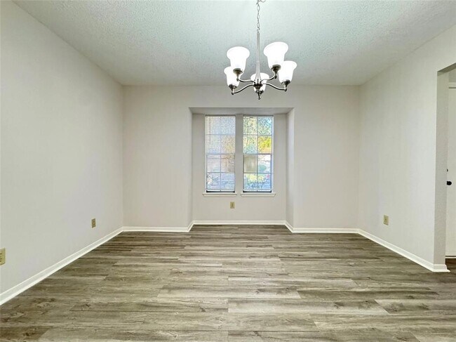 Building Photo - 2202 Windy Meadow Dr