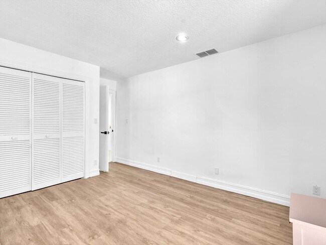 Building Photo - 3715 Starboard Ave