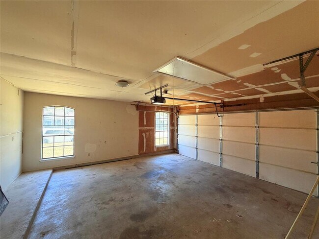 Building Photo - 2013 James Pl