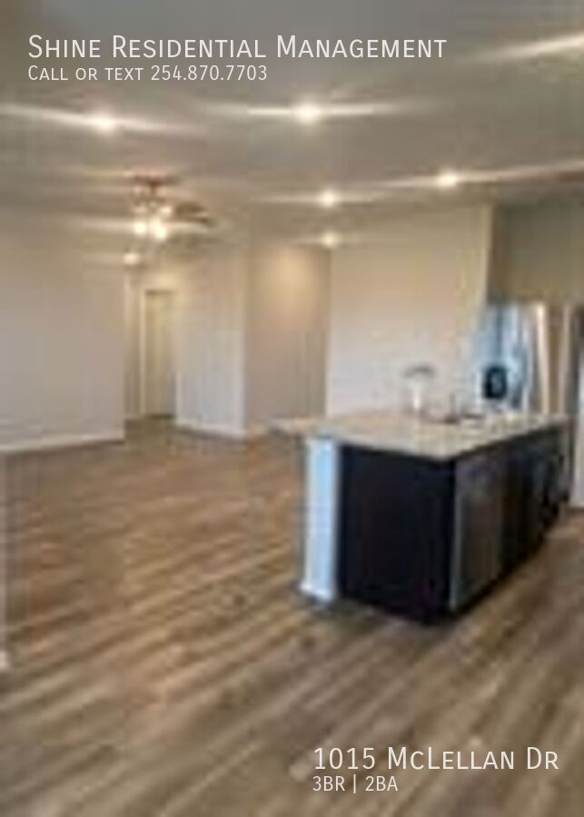 Building Photo - 1015 McLellan Dr