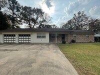 Building Photo - Move-in Special in Sherwood!